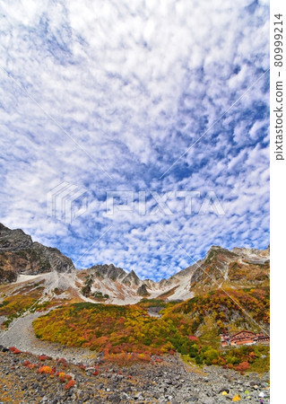 Karasawa Cirque at the peak of autumn colors Looking up from the tent site Okuhotakadake, Karasawadake, Kitahotakadake Karasawa Cirque at the peak of autumn colors Looking up from the tent site Okuhotakadake, Karasawadake, Kitahotakadake 80999214