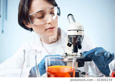 female doctor medicine laboratory science biotechnology 81000239