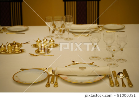 Luxury dinner 81000351