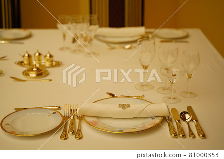 Luxury dinner 81000353