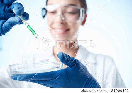 female laboratory assistant chemical solution research biotechnology professionals female laboratory assistant chemical solution research biotechnology professionals 81000502