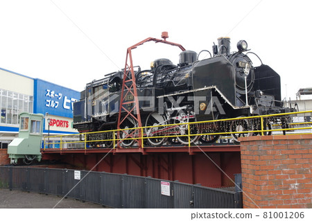 C11 type steam locomotive stored in front of Fukuchiyama station 81001206