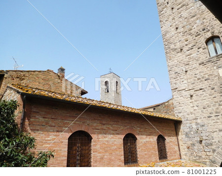 Italy San Gimignano cityscape 81001225