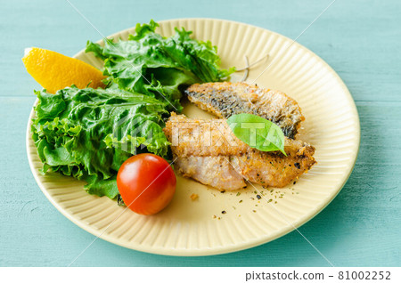 Grilled horse mackerel cheese bread crumbs 81002252