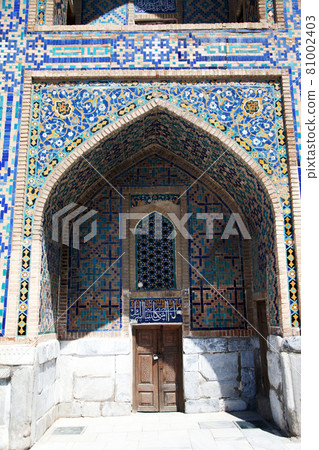 Ancient doors and a fragment of a wall decorated with mosaics to the Sherdor Madrasah at Registan Square in Sarkand in Uzbekistan. 29.04.2019 Ancient doors and a fragment of a wall decorated with mosaics to the Sherdor Madrasah at Registan Square in Sarkand in Uzbekistan. 29.04.2019 81002403