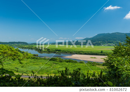 從平泉高立八月眺望北上川 81002672