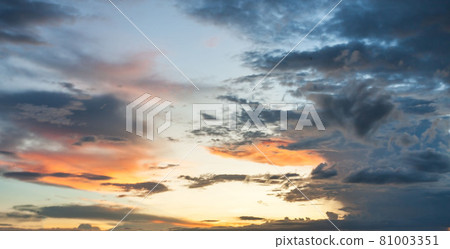 blur The vast Beautiful sky and four orange clouds that are beautiful blur The vast Beautiful sky and four orange clouds that are beautiful 81003351