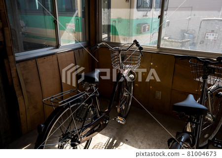 [Kishu Railway Line] Nishigobo Station and bicycle 81004673