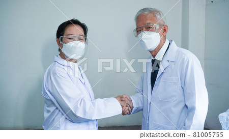 Asian senior doctors researchers hand shake cooperate in team to find solutions health care Asian senior doctors researchers hand shake cooperate in team to find solutions health care 81005755