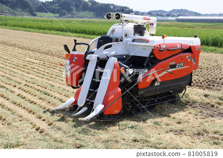 Combine after harvesting rice Combine after harvesting rice 81005819