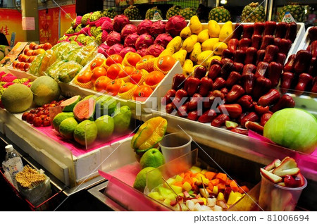 Taiwan, Taipei, Shilin Night Market, food stalls, fruit stores 81006694
