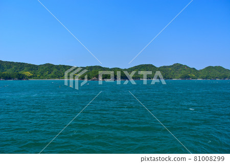 Toshijima seen from Isewan Ferry, summer scenery of Ise-Shima, Toba, Mie Prefecture (3) Toshijima seen from Isewan Ferry, summer scenery of Ise-Shima, Toba, Mie Prefecture (3) 81008299