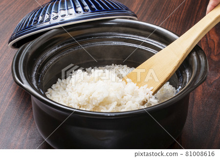 陶罐飯熟米飯白米飯形像素材 陶罐飯熟米飯白米飯形像素材 81008616