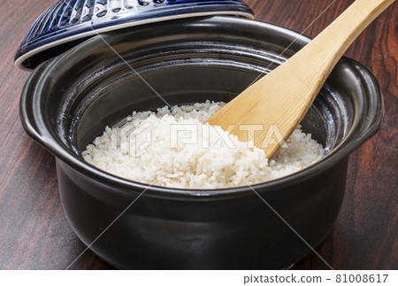Earthenware pot rice cooked rice white rice image material Earthenware pot rice cooked rice white rice image material 81008617
