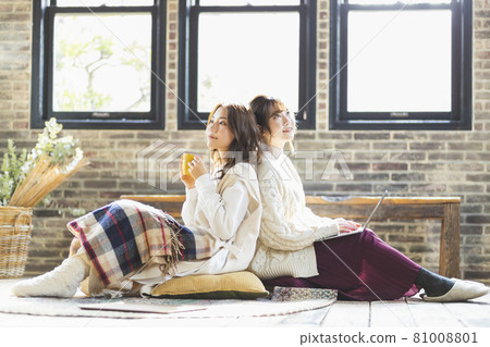 young woman young woman 81008801