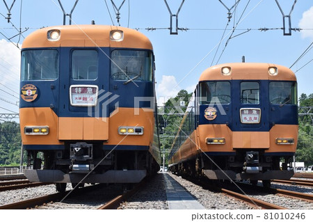 停靠車站的近鐵12200系列 停靠車站的近鐵12200系列 81010246