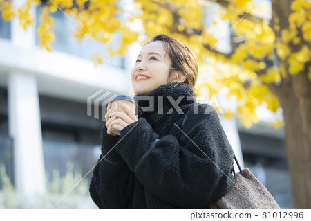 Winter women outdoors 81012996