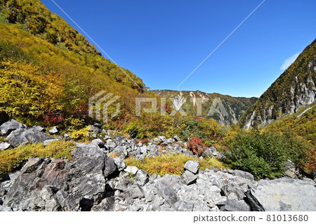 Karasawa Cirque at the peak of autumn colors Mountain trails and rocks near S Galle Karasawa Cirque at the peak of autumn colors Mountain trails and rocks near S Galle 81013680