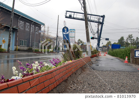<千葉縣> 因東日本大地震而液化的蜿蜒道路 81013970