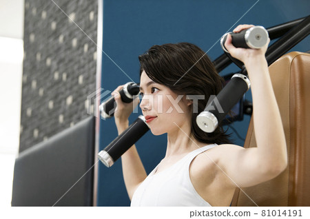 女性訓練運動健身房肩部推舉 81014191