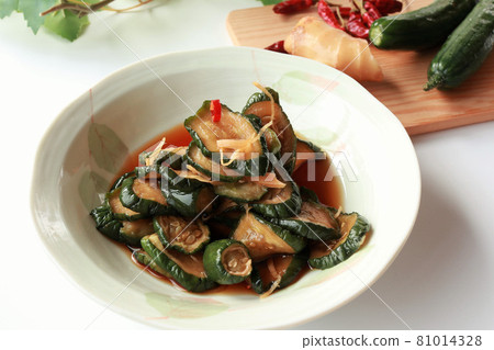 製作黃瓜泡菜 製作黃瓜泡菜 81014328