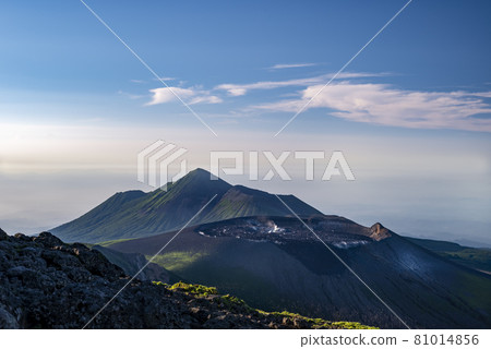 Kirishima mountain range 81014856