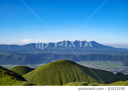 Mount Aso 81015298