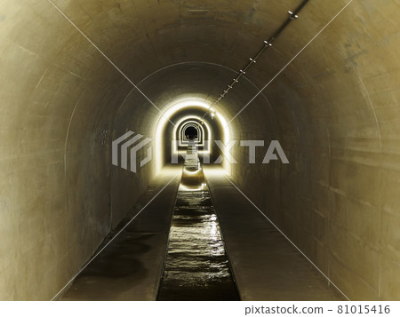 Tunnel for drainage with flowing water 81015416