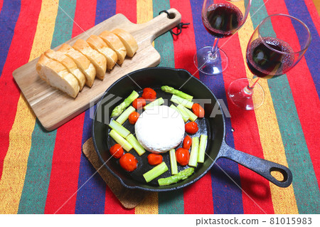 cheese fondue cheese fondue 81015983