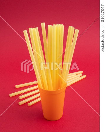 Colorful straws 81017047