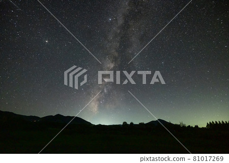 Kuju Plateau in the starry sky Kuju Plateau in the starry sky 81017269