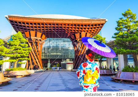 The back of a woman in a kimono and Kanazawa Station The back of a woman in a kimono and Kanazawa Station 81018065