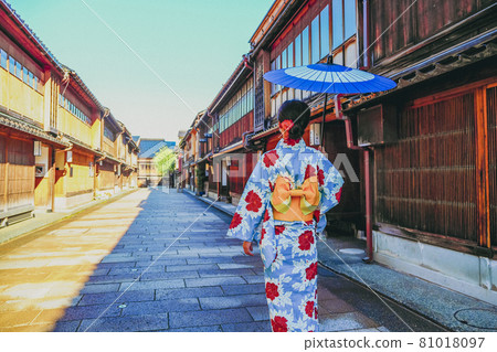 金澤東茶屋町和穿和服的女人 金澤東茶屋町和穿和服的女人 81018097