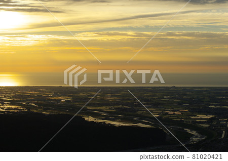 Evening view of the Kanazawa Plain from the Saizuru Forest Road (Shishiku Highland) 81020421