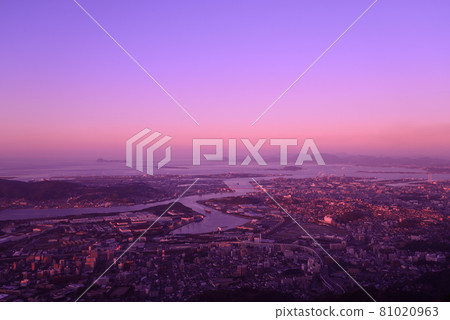 新倉山（福岡縣北九州市）的夜景 81020963