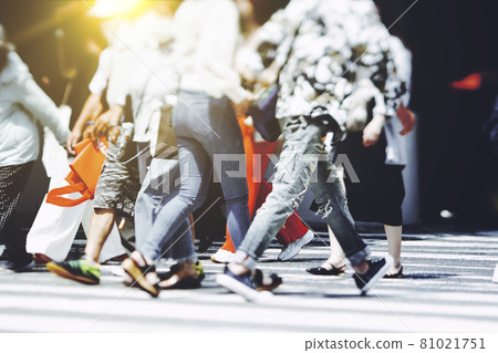 People crossing the pedestrian crossing Business image People crossing the pedestrian crossing Business image 81021751