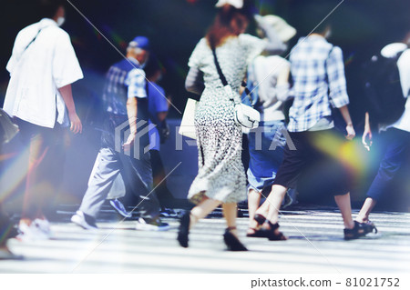 People crossing the pedestrian crossing Business image People crossing the pedestrian crossing Business image 81021752