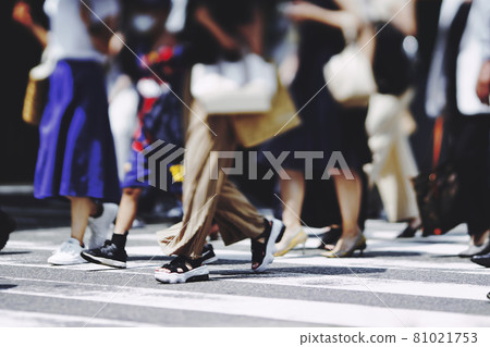 People crossing the pedestrian crossing Business image People crossing the pedestrian crossing Business image 81021753