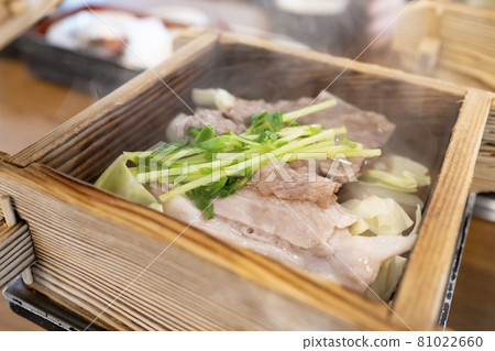 Steamed Hida beef and Hida pork steamer Steamed Hida beef and Hida pork steamer 81022660