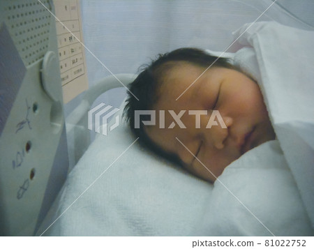 2nd day after birth 81022752