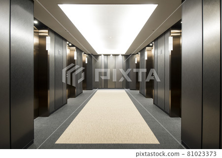 辦公樓的電梯廳 81023373