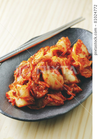 Spicy and delicious Chinese cabbage kimchi 81024772