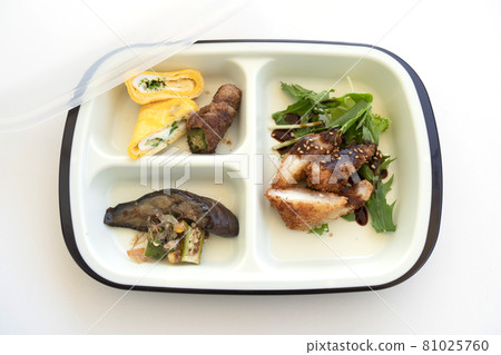 One-plate nursing food that elderly people and seniors eat [Lunch for nursing care] 81025760