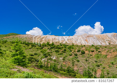 (Gunma Prefecture) Mt. Shirane seen from Shiga Kusatsu Road (refreshing highway) 81027267