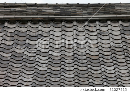 Tile roof image 81027313