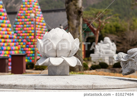 Lotus statue in a buddhist temple Songgwangsa, colorful lantern towers on background, South Korea Lotus statue in a buddhist temple Songgwangsa, colorful lantern towers on background, South Korea 81027484