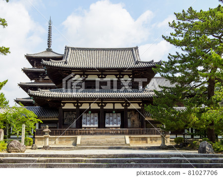 【奈良縣】法隆寺中央門和五層寶塔 【奈良縣】法隆寺中央門和五層寶塔 81027706