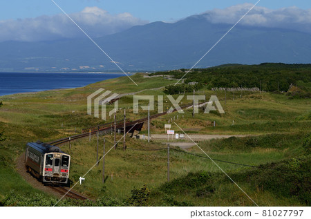 A regular train on the Semmo Main Line heading for Abashiri with Mt. Unabetsu in the background A regular train on the Semmo Main Line heading for Abashiri with Mt. Unabetsu in the background 81027797