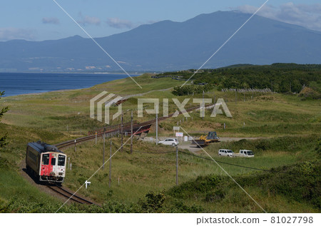 Semmo本線的普通列車，花崎線的公關包車開往海別山方向（後續） 81027798