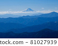 初冬的富士山，從奧多摩看雪 81027939